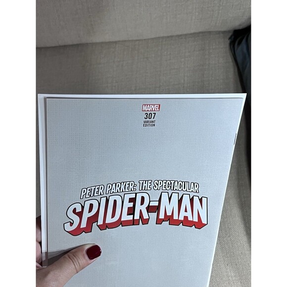 SDCC 2018 Peter Parker The Spectacular Spider-man #307 Skottie Young Variant - Picture 13 of 15